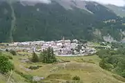 Vue depuis le lac du Pontet au nord et en amont de Villar-d'Arêne.