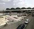 Vue de la station en travaux depuis la passerelle du parking