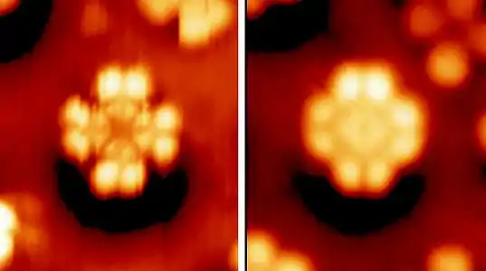 Microscopie électronique à balayage d'une molécule de phtalocyanine aux potentiels −2 et +1 V. Noter que cette image restitue la densité électronique dans les orbitales HOMO et LUMO et non la forme des atomes.