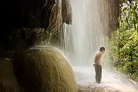 Une cascade dans le parc national de Phu Sang.