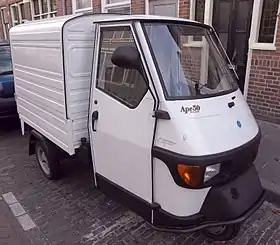 Triporteur Piaggio Ape.