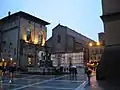 Palazzo del Podestà à gauche,Basilique San Petronio au fond,Fontaine de Neptune au premier plan,Piazza Maggiore en arrière-plan