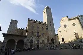 Image illustrative de l’article Piazza del Duomo (San Gimignano)