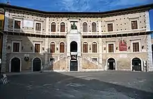 Palazzo dei Priori sur la Piazza del Popolo