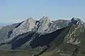 La pointe Blanche (au centre) entourée des autres sommets de la chaîne du Bargy.