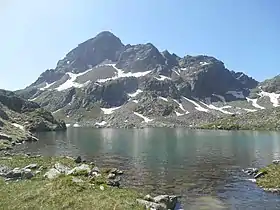 Face nord du pic de Sauvegarde depuis le lac de la Montagnette.