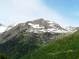 Vue du pic et cirque des Crabioules en dessous.