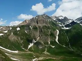 Vue de la montagne depuis le sentier menant au refuge Città di Busto.