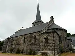 Le côté sud et ses contreforts massifs.