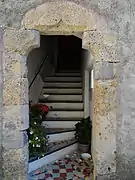 Blason de Pierlas sur linteau porte