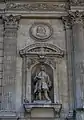 Statue de Cardin Le Bret intendant de Provence sur la façade de la préfecture de Marseille