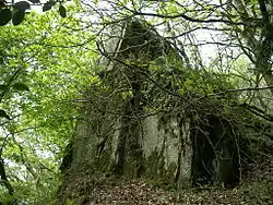 La Pierre druidique à Périgny est associée à de nombreuses légendes.