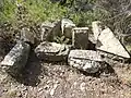 pierres de taille dans la tour sud de l'oppidum ;