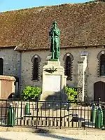 Poilu au repos (monument aux morts)