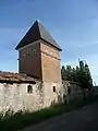 Le pigeonnier du logis des Chagnes.