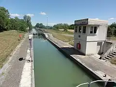 Canal latéral à l'Aisne, écluse no 1.