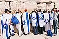 Jeunes sionistes priant au Kotel (mur des Lamentations)