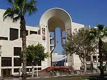 Description de l'image PikiWiki Israel 15637 Performing arts Center in Tel Aviv.JPG.