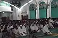 Prière du soir dans une mosquée
