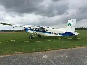 Pilatus PC-6 Turbo Porter stationné à l'aérodrome de Namur.