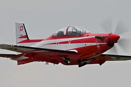 PC-21 des Forces aériennes suisses décollant de Payerne en 2012