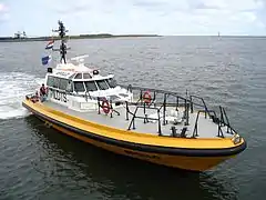 Bateau pilote dans le port de Rotterdam.