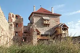 Cour intérieure de la moitié non restaurée du Château.