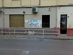 Graffiti « Puto Bloc » sur un siège du Bloc nationaliste valencien à Burjassot.
