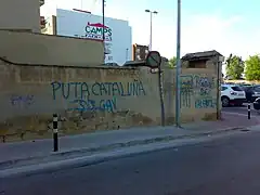 Graffiti « Puta Cataluña - Regne de Valencia » portant la signature des JJGAV à Burjassot (Horta Nord).