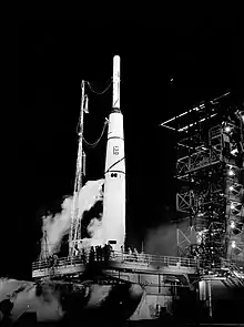 La sonde lunaire Pioneer 1 sur sa plate-forme de lancement