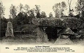 Carte postale du dolmen de Ménardeix vers 1920.