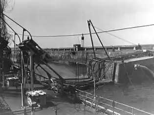 Début du Major System au wharf pétrolier sur la digue de Querqueville à l'ouest de la rade du port de Cherbourg.[2]