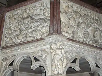 Détails de la chaire, baptistère de Pise.