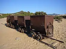 Photographie de wagonnets sur le trajet vers l'embarcadère