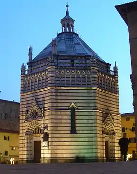 Extérieur du baptistère San Giovanni in Corte de Pistoia