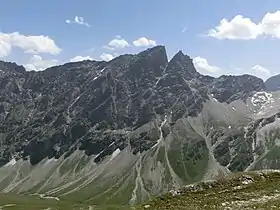 Vue du Piz Forbesch depuis le Piz Mez.