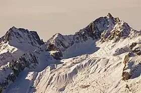 Vue du Pizzo Rotondo avec le Chüebodenhorn sur la gauche.