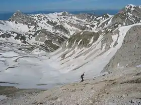 Pizzo d'Intermesoli (haut à droite),Pizzo Cefalone (haut à gauche).