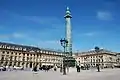 Place Vendôme à Paris, dessinée par Jules-Hardouin Mansart et qui servira de modèle à la place de la Bourse de Bordeaux.