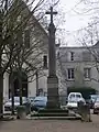 La croix sur la place de l'église.