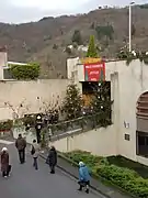 Photographie de l'entrée du marché couvert prise en 2018.