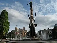 Place Avram Iancu & théâtre de Cluj.