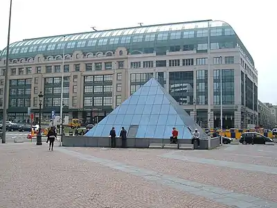 La pyramide de verre, aujourd'hui disparue.