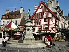La fontaine "Le vendangeur" ou "du Bareuzai" place François-Rude
