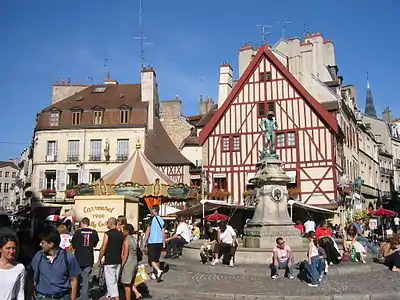 Dijon, place François-Rude.