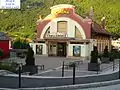 La Place Louis Dumollard, située devant le cinéma.