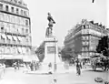 La statue d'Étienne Dolet (1509-1546) sur l'emplacement de la place Maubert, photographie prise en 1899 par Eugène Atget.