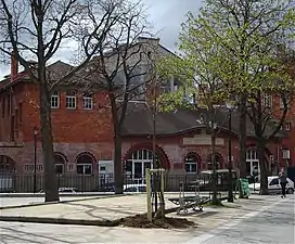 La place et la piscine de la Butte-aux-Cailles.