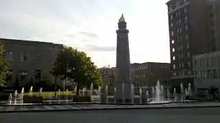 Place Pierre-Boucher (connue sous le nom de la place du Flambeau).