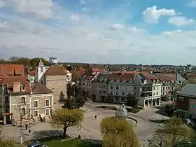 La commune de Villiers-sur-Marne (ici, la place Rémoiville).